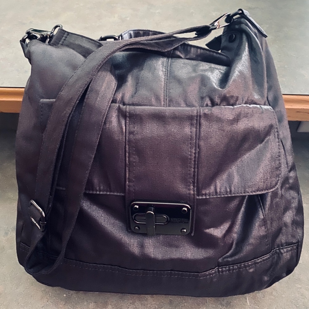 💋Kenneth Cole Metallic Black Tote Purses Handbags - Picture 2 of 3